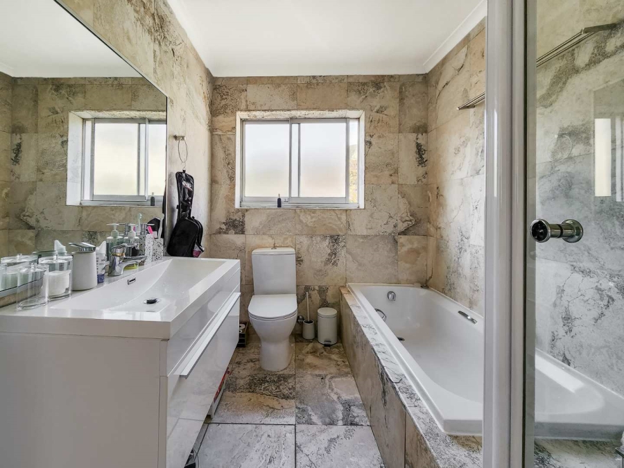 To Let 3 Bedroom Property for Rent in Sea Point Western Cape